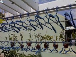 Sự kết hợp giàn phơi thông minh và lưới an toàn ban công cho chung cư